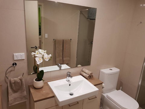 Darwin-Ocean Views, Tropical Getaway, Pool & Aircon - Holiday Adelaide 13