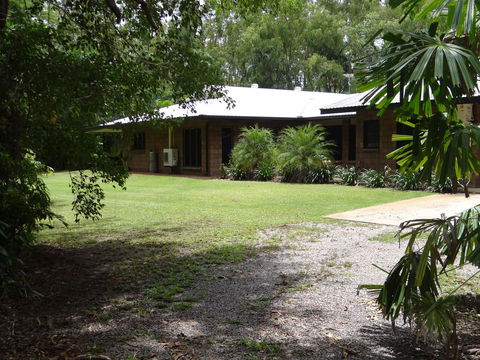 DARWIN'S SHADY ACRES RETREAT - Holiday Adelaide 1