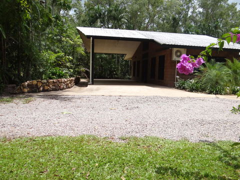 DARWIN'S SHADY ACRES RETREAT - Holiday Adelaide 2