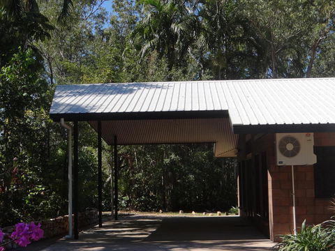 DARWIN'S SHADY ACRES RETREAT - Holiday Adelaide 3