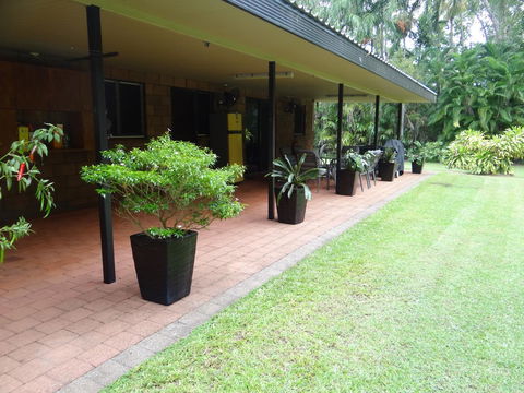 DARWIN'S SHADY ACRES RETREAT - Holiday Adelaide 7
