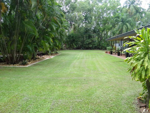 DARWIN'S SHADY ACRES RETREAT - Holiday Adelaide 8