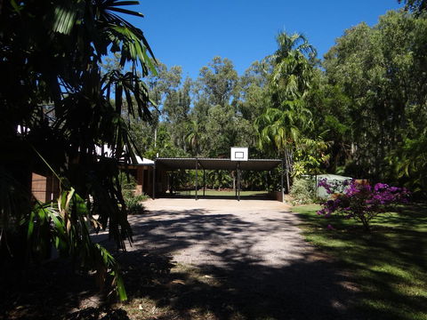 DARWIN'S SHADY ACRES RETREAT - Holiday Adelaide 4
