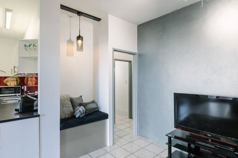 CitySide Apartment - 2 Bedroom With Private Courtyard - Holiday Adelaide 8