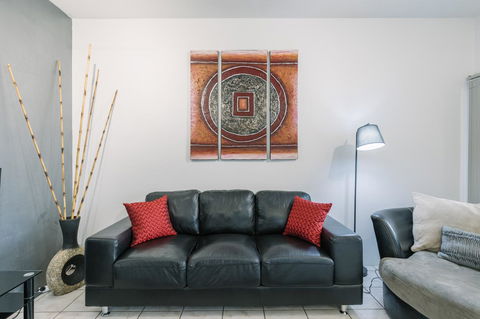CitySide Apartment - 2 Bedroom With Private Courtyard - Holiday Adelaide 4