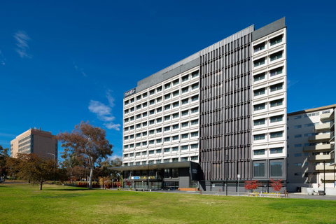 Mantra MacArthur Hotel - Holiday Adelaide 8