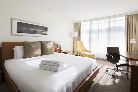 Novotel Canberra - Holiday Adelaide 15