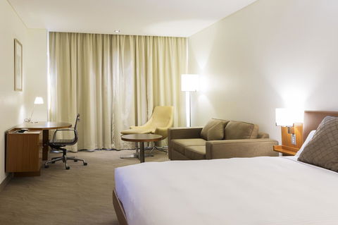 Novotel Canberra - Holiday Adelaide 33
