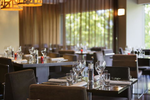Novotel Canberra - Holiday Adelaide 12
