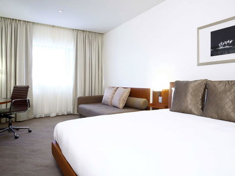 Novotel Canberra - Holiday Adelaide 0