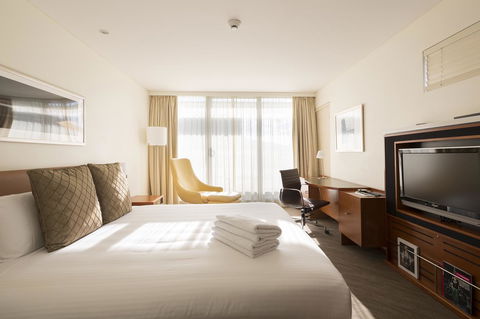 Novotel Canberra - Holiday Adelaide 10