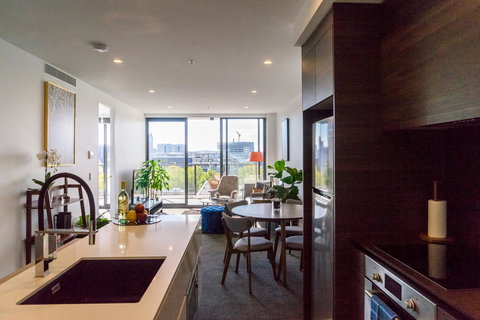 Highgate Executive Apartment City Walk Canberra - Holiday Adelaide 12