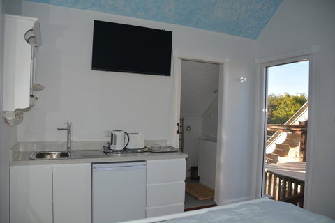 Garden Room - Holiday Adelaide 3