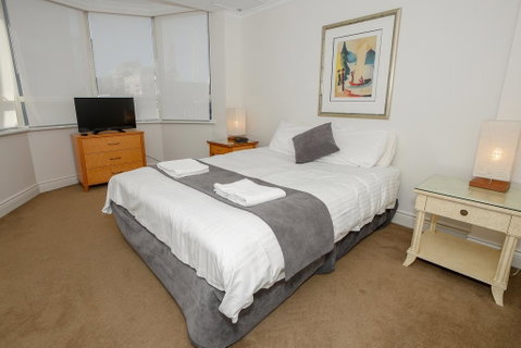 Bond 1603 - Holiday Adelaide 2