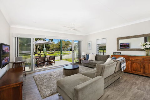 Booker Pde 34, Unit 2 - Pet Friendly - - Holiday Adelaide 2