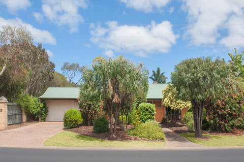 Bottlebrush - Holiday Adelaide 0