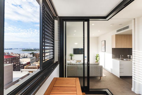 Boutique Apartment In Highly Sought After Arena - Holiday Adelaide 0