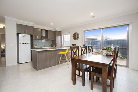 BOUTIQUE STAYS - Carinya - Holiday Adelaide 3
