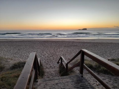 Breakers At Mudjimba Beach - Holiday Adelaide 1