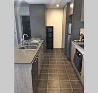 Bright Modern Stylish - Top Floor Apt - Woden - Holiday Adelaide