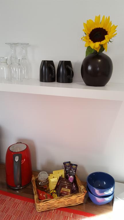 Brightwater Room For Rent On The Sunshine Coast - Holiday Adelaide 2