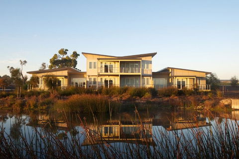 Broadbeach Inverloch Resort - Holiday Adelaide 0