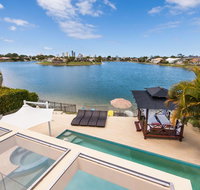Broadbeach Waterfront Holiday House - Holiday Adelaide