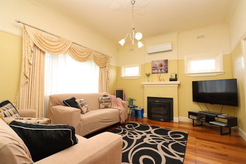 Brunswick Renaissance - Parking, Garden, Bath, Family - Holiday Adelaide 0