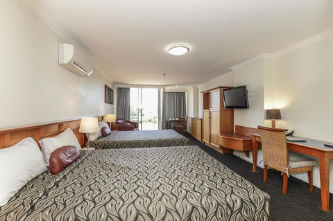 Burnett Riverside Hotel - Holiday Adelaide 3