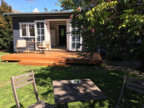 Burrill Lakeview Cottage - Holiday Adelaide 0