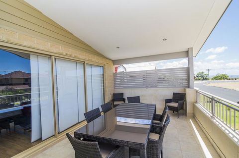 Busselton Holiday Home - Holiday Adelaide 2