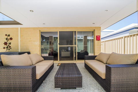 Busselton Holiday Home - Holiday Adelaide 1
