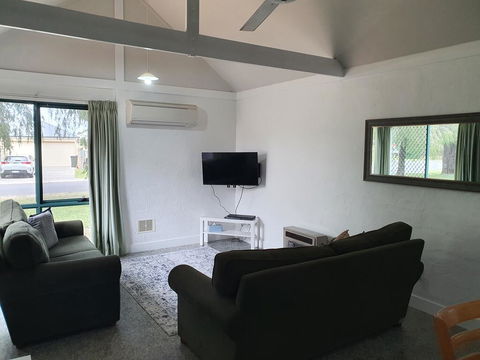 Busselton Holiday Units - Holiday Adelaide 2