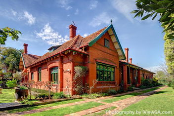 Buxton Manor with Holiday Adelaide