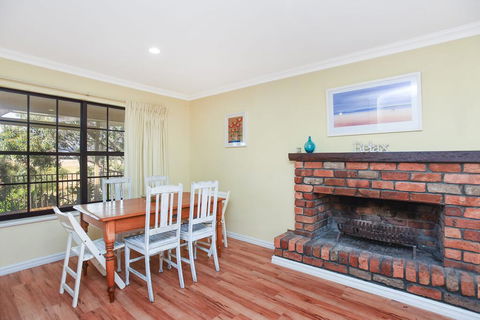 By The Beach - 30 Jetty Road - Holiday Adelaide 1