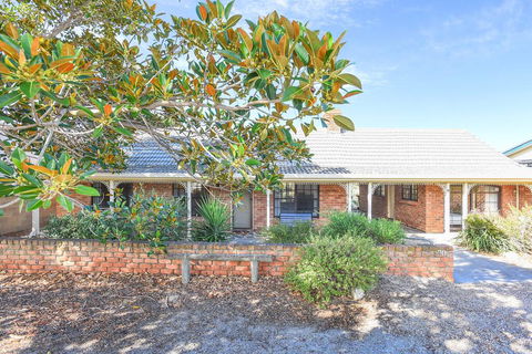 By The Beach - 30 Jetty Road - Holiday Adelaide 0