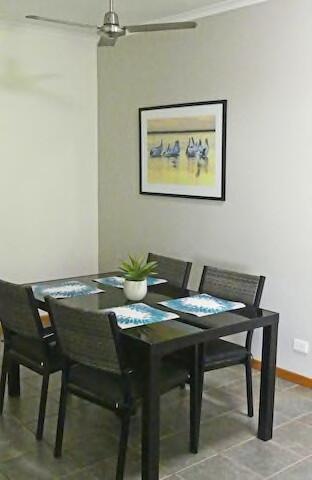 Cable Beach 1 Bed RESORT Apartment Private Wifi - Holiday Adelaide 3