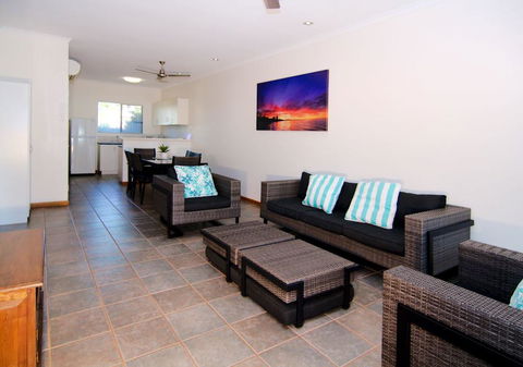 Cable Beach Apartments - Holiday Adelaide 2