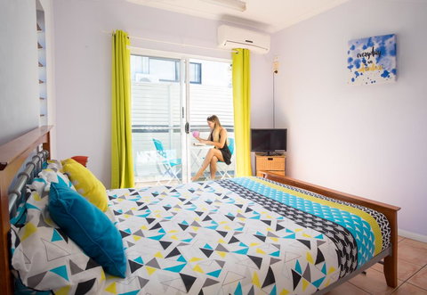 Cairns Sharehouse Apartment - Holiday Adelaide 0