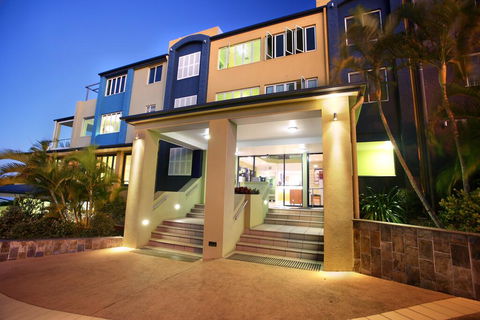 Caloundra Central Apartment Hotel - Holiday Adelaide 0