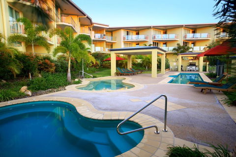 Caloundra Central Apartment Hotel - Holiday Adelaide 1