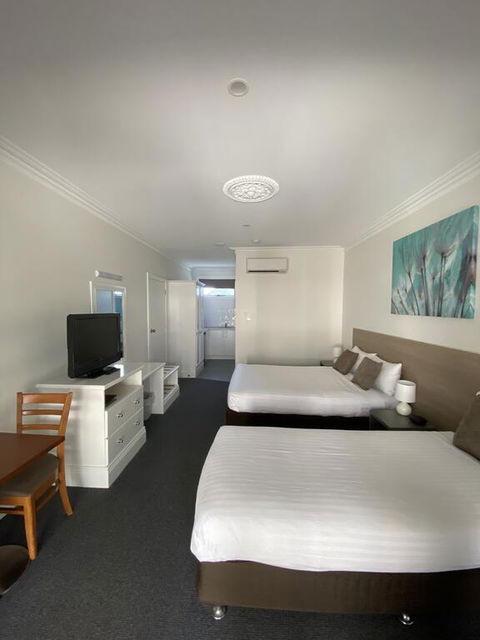 Campaspe Lodge - Holiday Adelaide 1