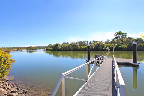 Campbell 7 - Large Queenslander On Maroochy River - Holiday Adelaide 1