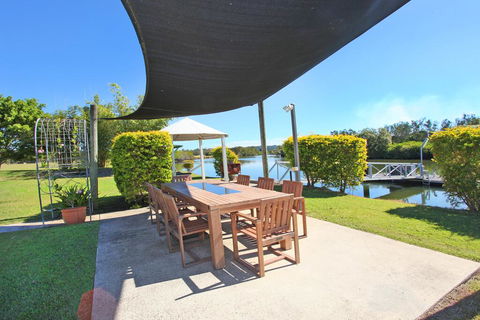 Campbell 7 - Large Queenslander On Maroochy River - Holiday Adelaide 3