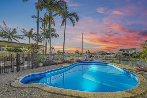CANAL HOME NEAR MOOLOOLABA - Holiday Adelaide 1