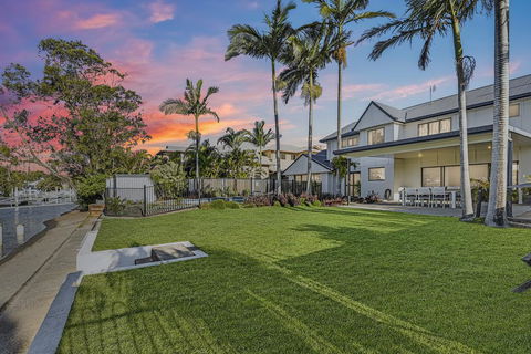 CANAL HOME NEAR MOOLOOLABA - Holiday Adelaide 0