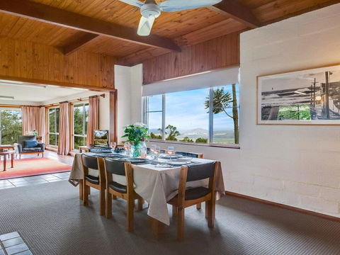 Captain's Lookout - Elevated Ocean Views, Rural Stay - Holiday Adelaide 1