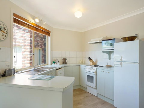 Captain's Quarters Bermagui - Holiday Adelaide 1