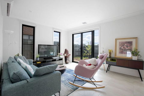 Captivating Large 4BR@Narre Warren - Holiday Adelaide 1