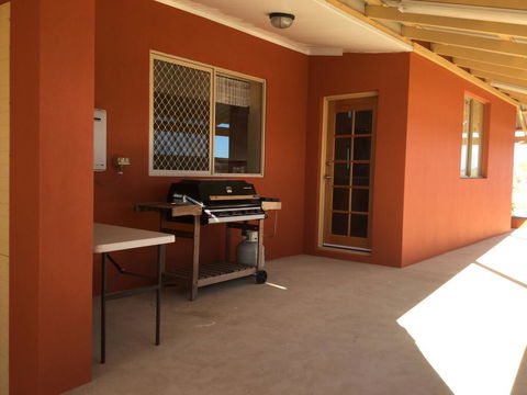Caretakers Cottage Budget Accommodation - Holiday Adelaide 0